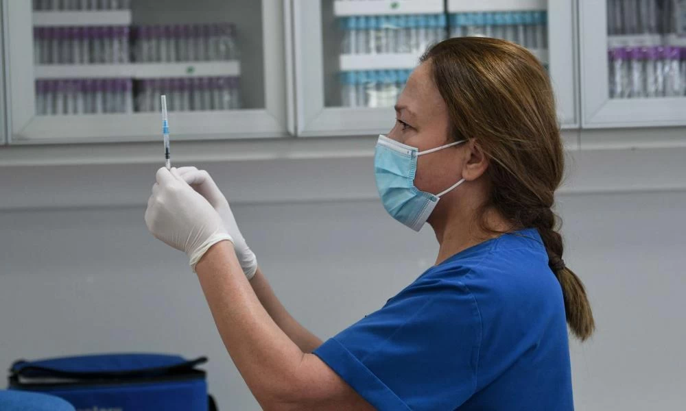 Πρώτο «Όχι» από το ΣτΕ για το «πάγωμα» του υποχρεωτικού εμβολιασμού των υγειονομικών - Απέρριψε αιτήματα γιατρών και υπαλλήλων νοσοκομείων